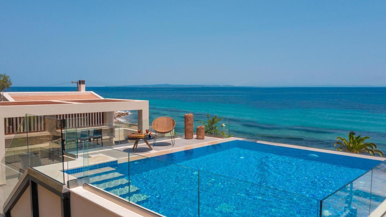 Nerea Seafront Villa, A Pristine Retreat, By Thinkvilla Akrotiri  エクステリア 写真