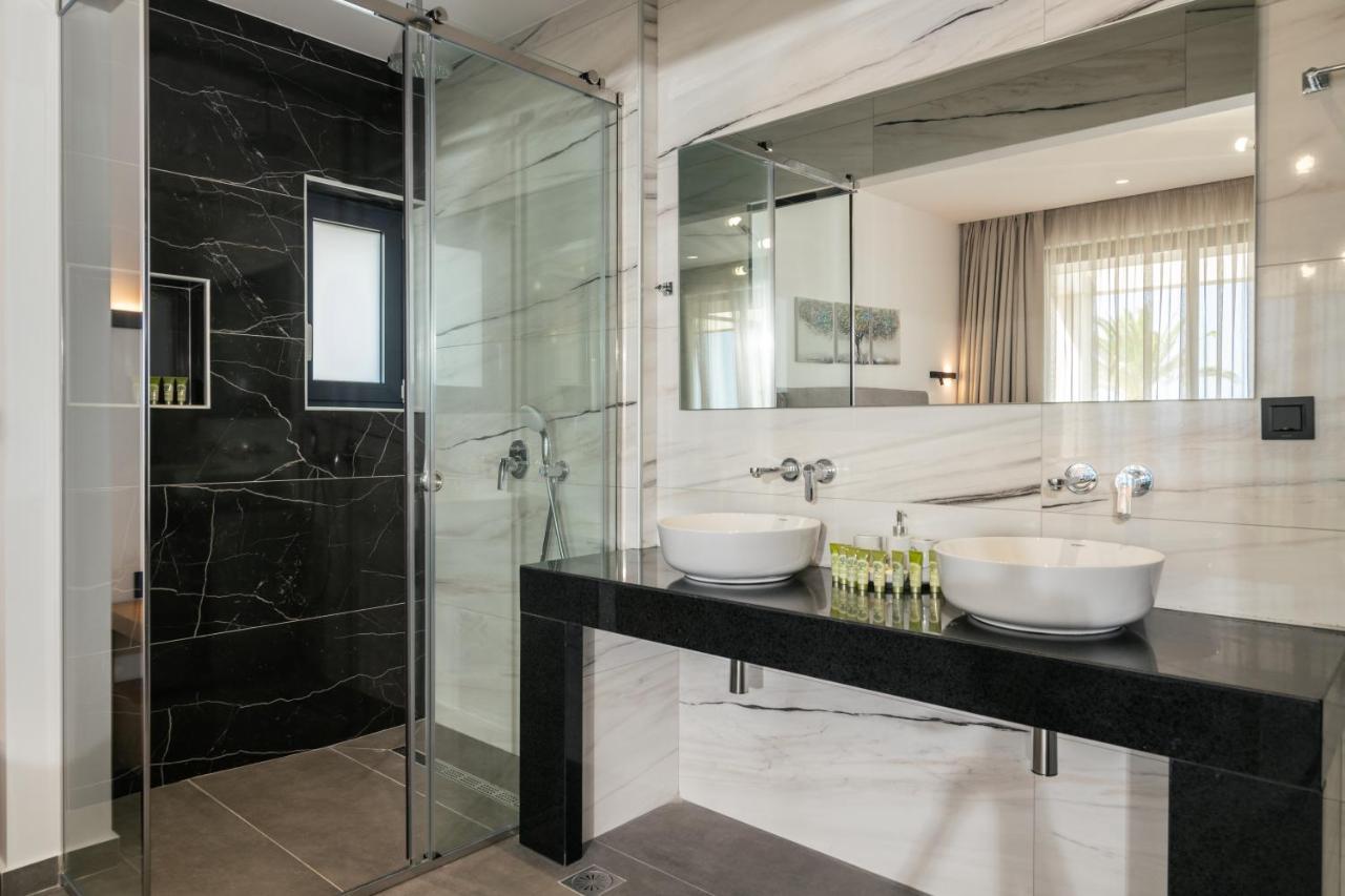 Nerea Seafront Villa, A Pristine Retreat, By Thinkvilla Akrotiri  エクステリア 写真