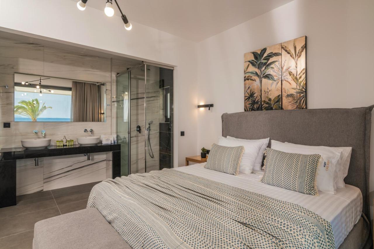 Nerea Seafront Villa, A Pristine Retreat, By Thinkvilla Akrotiri  エクステリア 写真